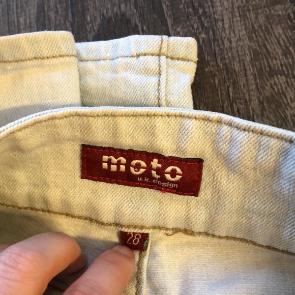 Light Wash Moto Jeans with wide bottoms - Picture 6 of 16